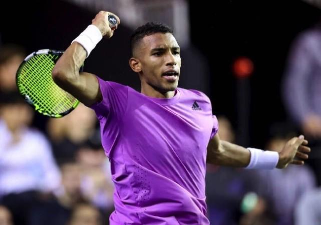 员在经过一 员在经过一